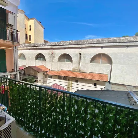 公寓 Center House 272