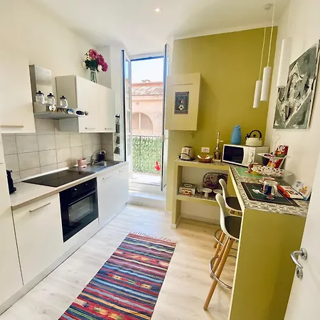 Apartment Center House 272 *